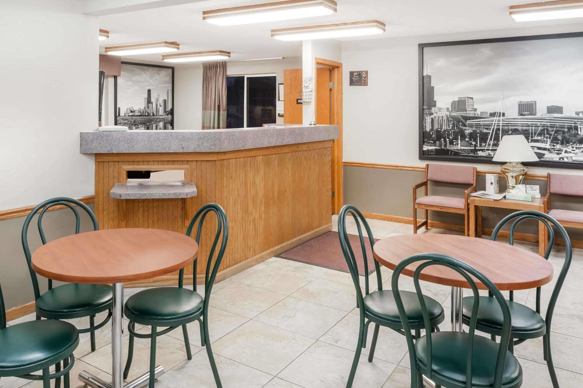 Super 8 By Wyndham Watseka Hotel Luaran gambar