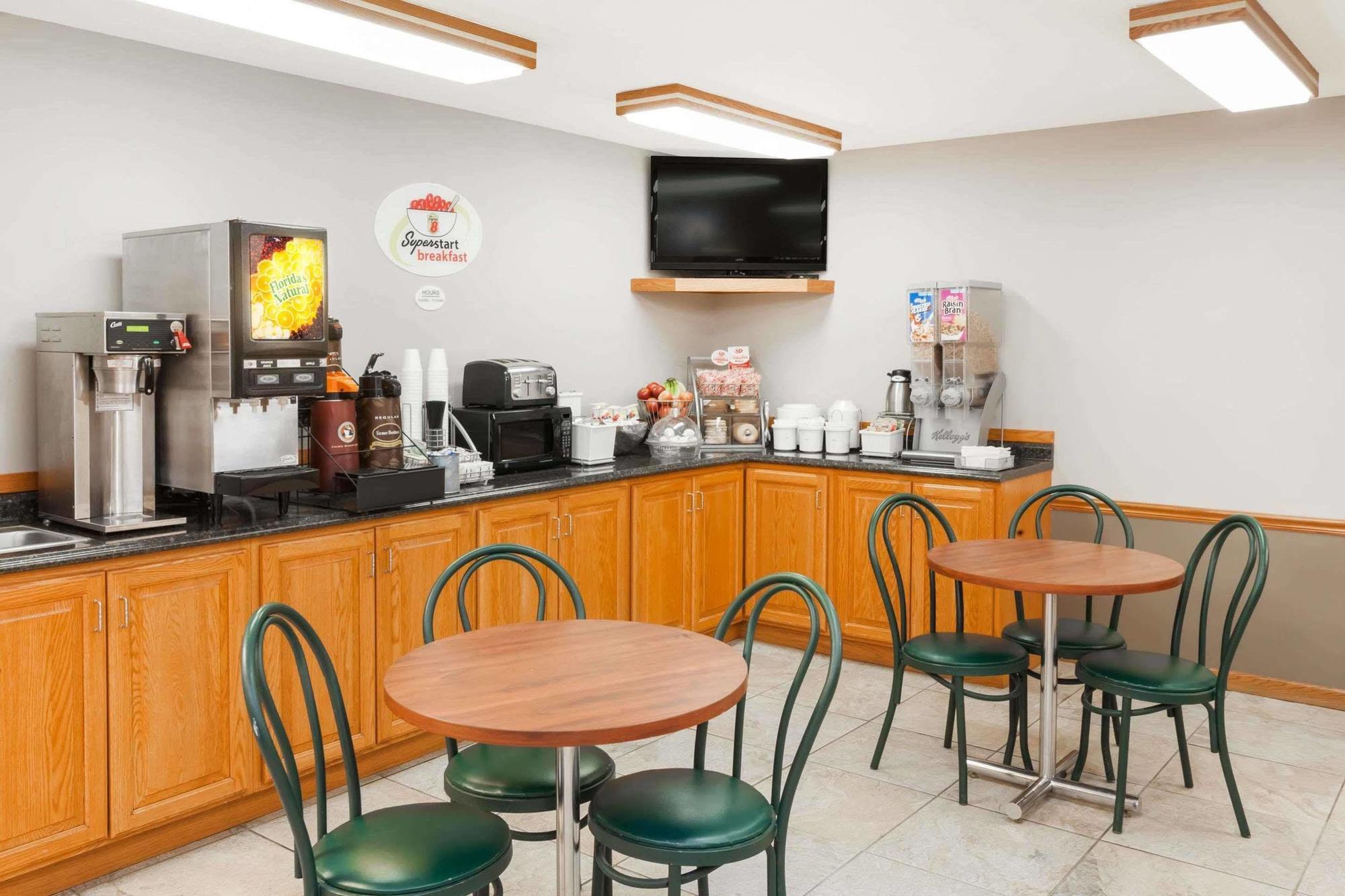 Super 8 By Wyndham Watseka Hotel Luaran gambar