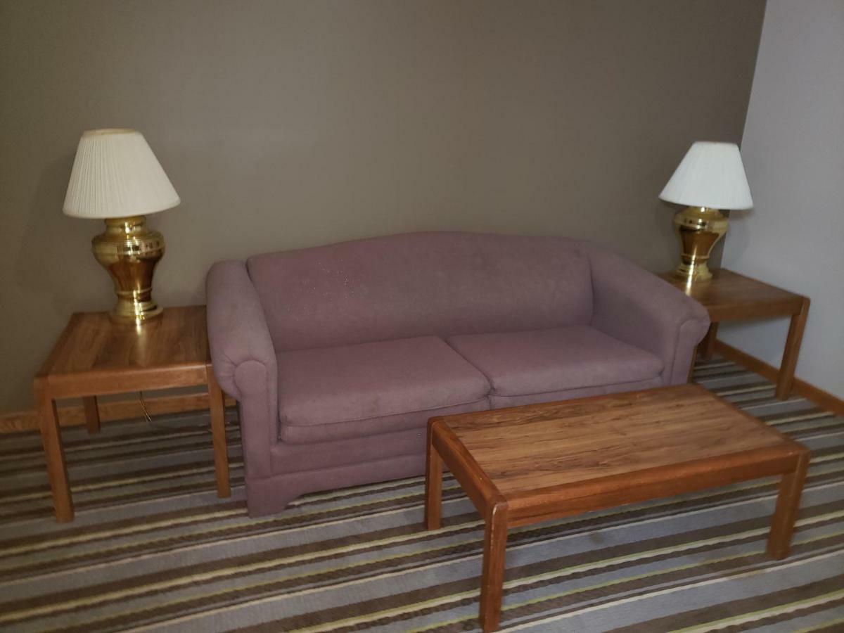 Super 8 By Wyndham Watseka Hotel Luaran gambar