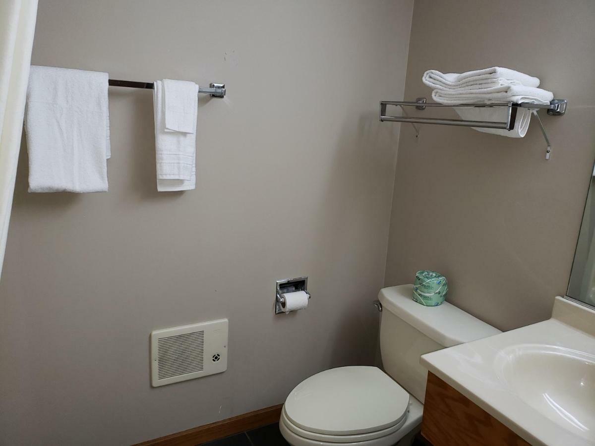 Super 8 By Wyndham Watseka Hotel Luaran gambar