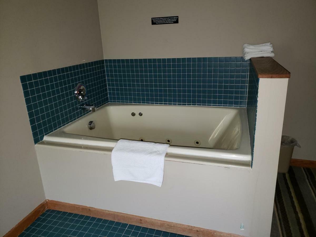 Super 8 By Wyndham Watseka Hotel Luaran gambar